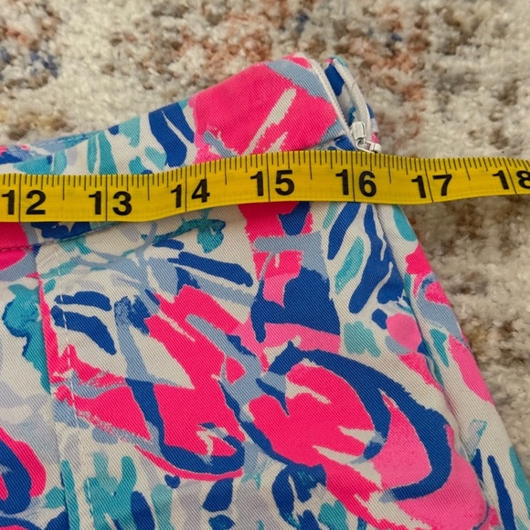 Lilly Pulitzer Hazelle Stretch Shorts in Cosmic Coral - Size 2 - Picture 8 of 9